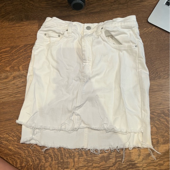 White frayed denim mini skirt size 8 from Wilfred from Aritzia - Picture 2 of 4